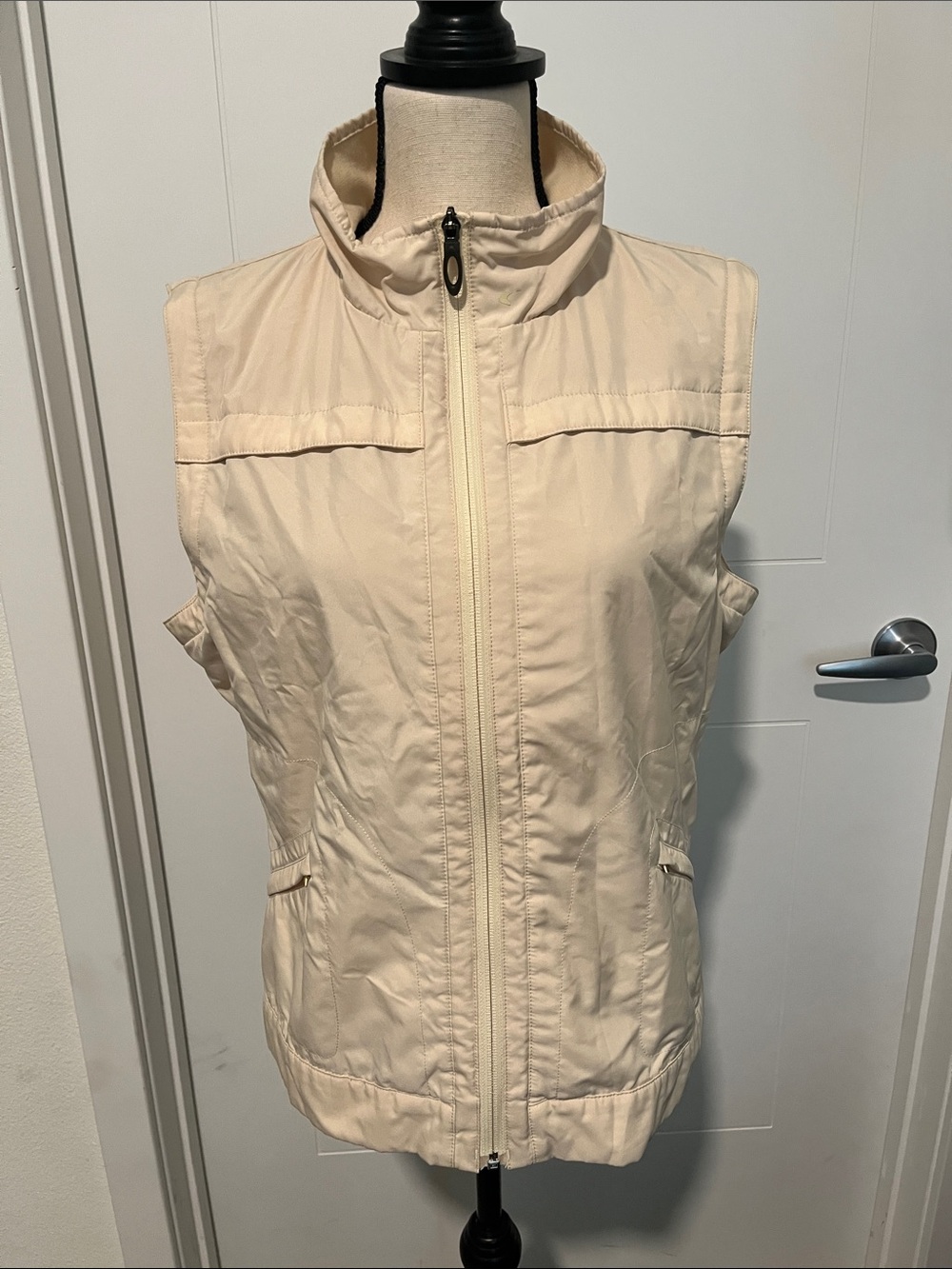 Vintage Oakley Lightweight Cream Zip-Up Sleeveless Pockets Vest Gorpcore Outdoor